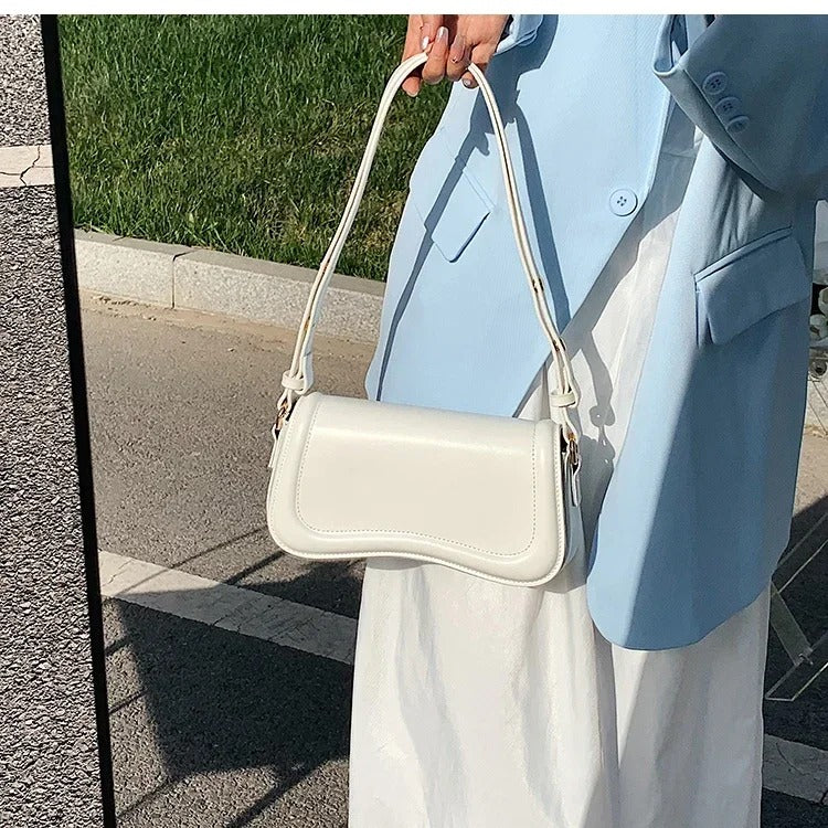 Amal - Handtasche mit gewellter Klappe