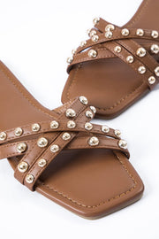 Trendige Sandalen mit Nieten-Details
