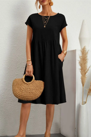 Meli - unifarbenes, lässiges kleid mit kurzen Ärmeln und rundhalsausschnitt