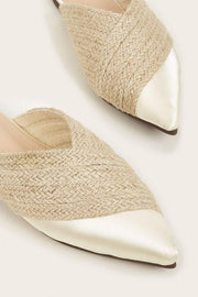 Trendige Espadrille-Mules mit Spitze
