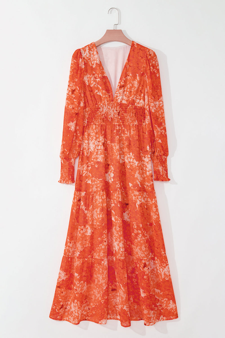 Schönes Blumenmaxikleid für fröhliche Tage