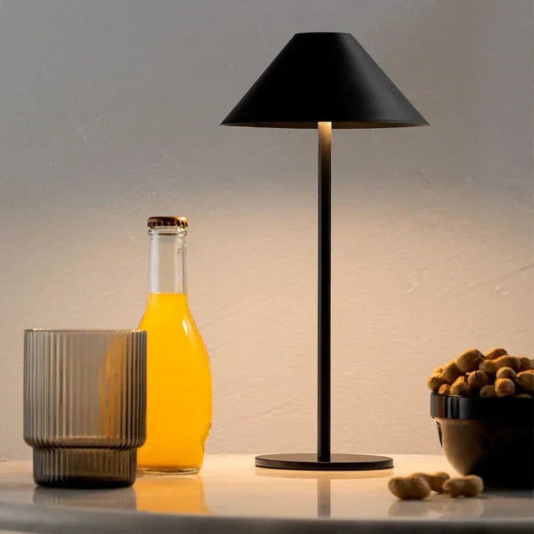 Moderne LED-Tischlampe – Stilvolles, kabelloses Design für Zuhause und Gastronomie