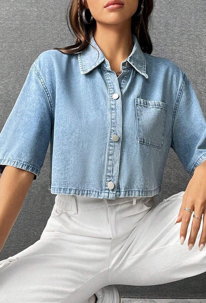 Lässiges kurzes Jeanshemd für Damen mit Fronttasche - Emilia