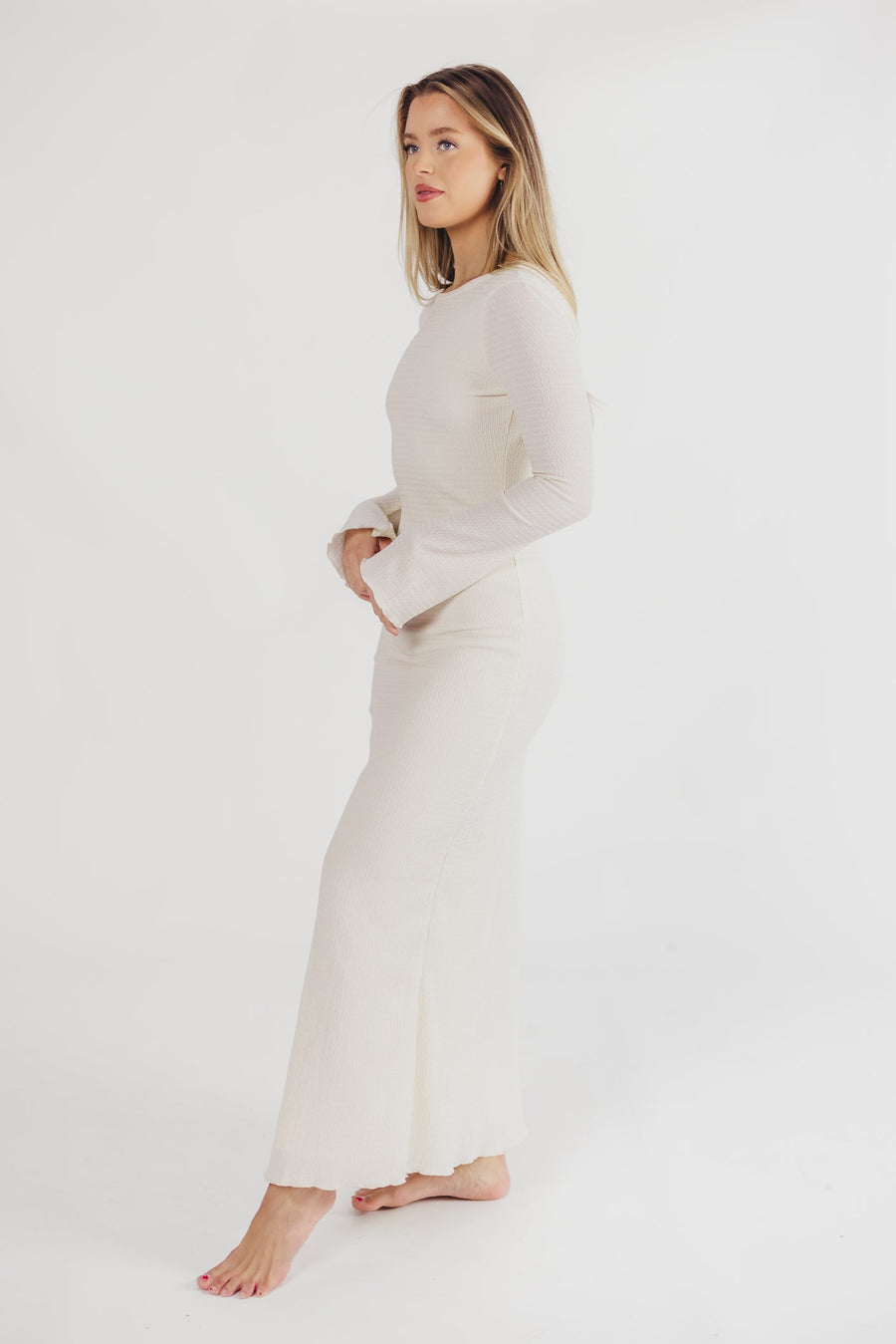 Savannah - langes rückenfreies kleid mit glockenärmeln - elfenbein