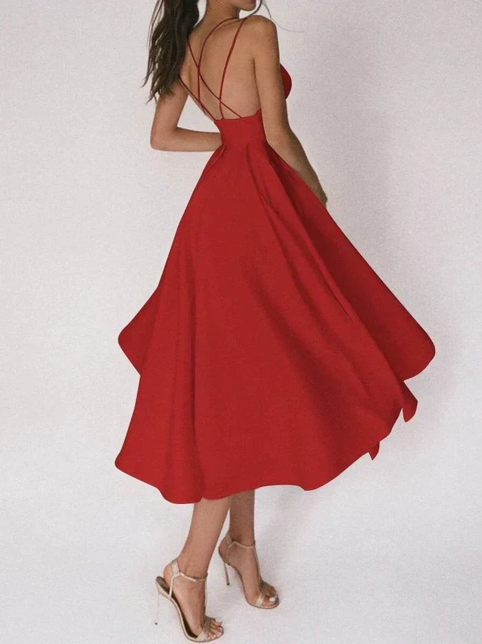 Elegantes rückenfreies midikleid
