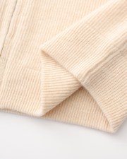 Jameson | 3-teiliges Set Kaschmir-Cardigan, hose & Wildleder-Boots