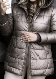 Lira Eleganter Wintermantel mit Kapuze und Wattierung | Kupfer