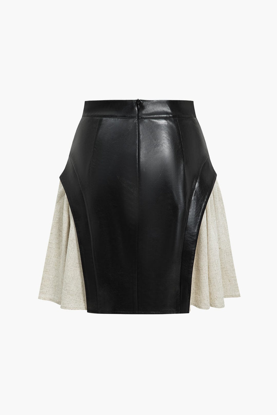 Nerine | Kontrastreicher Kunstleder-Skaterrock mit ausgestellten Stoffeinsätzen und High-Waist-Schnitt
