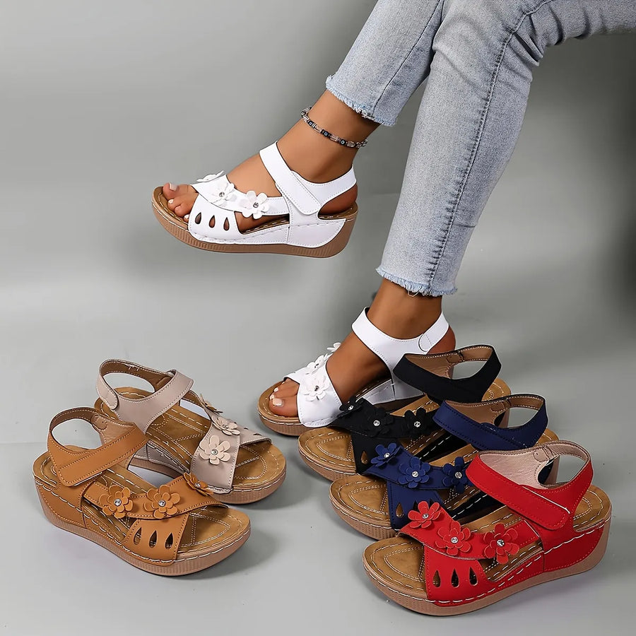 Ambella | Bequeme Blumensandalen mit Keilabsatz