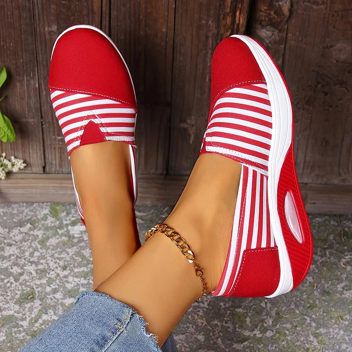 Tasha - Bequeme orthopädische Schlupf Auf Turnschuh Mit Streifen