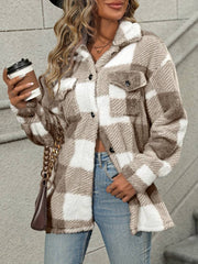 Emma – Gemütliche karierte Shacket mit Button-Down-Front | Weiche, karierte Fleece-Hemdjacke in neutralen Tönen
