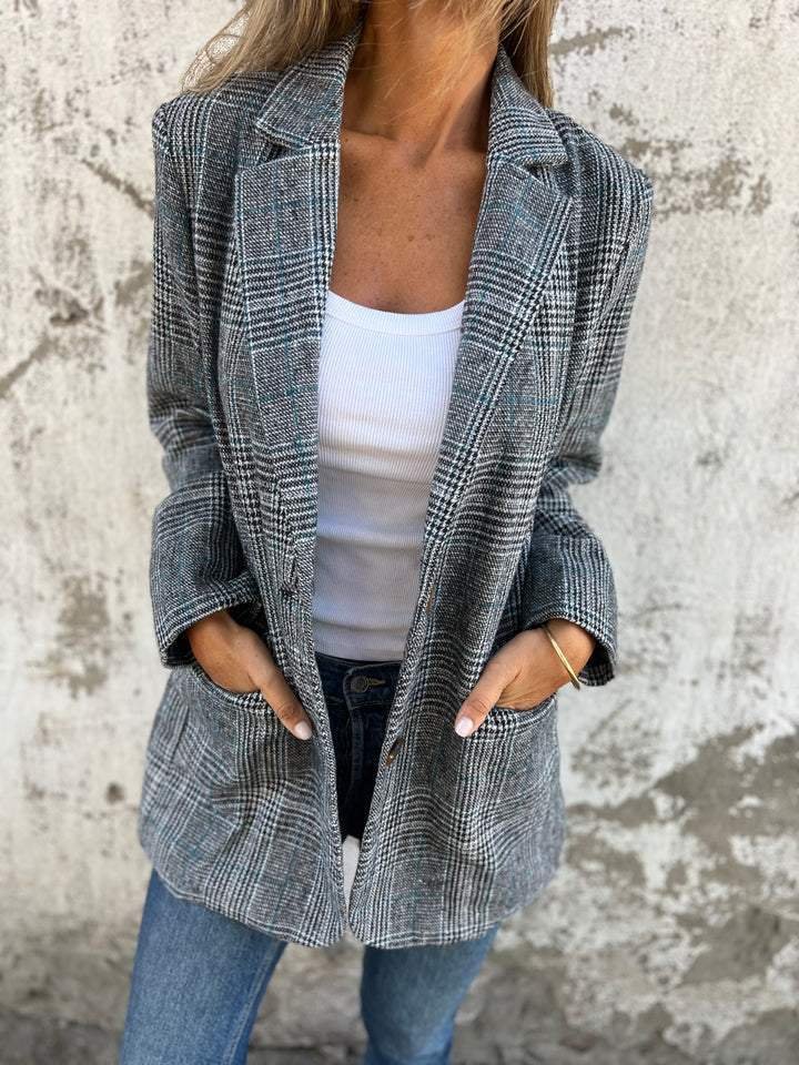 Elaina – Stilvoll Karierter Winterblazer