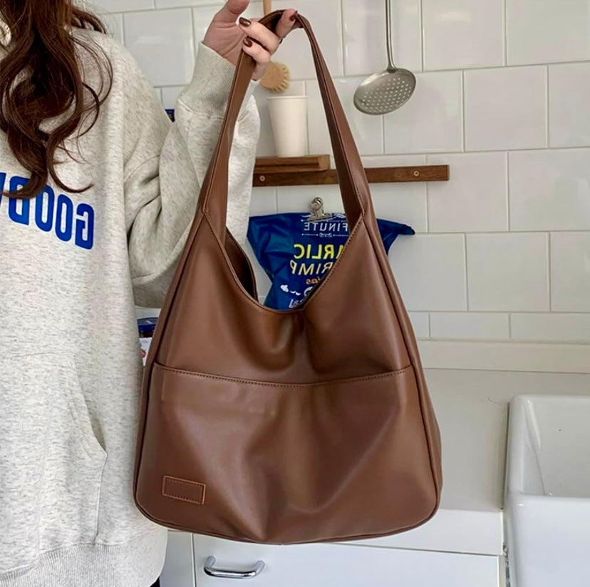 Modische Schultertasche für stilbewusste Frauen