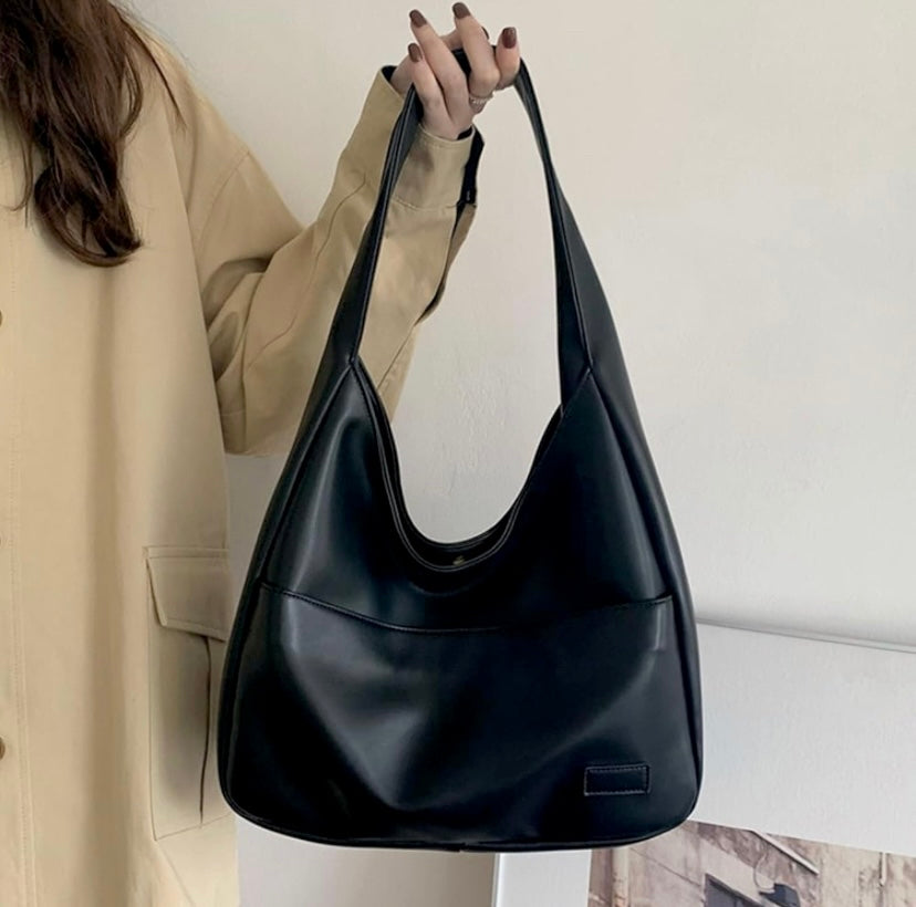Modische Schultertasche für stilbewusste Frauen