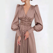 Tailliertes Satin-Kleid mit Ballonärmeln – Elegantes Abendkleid