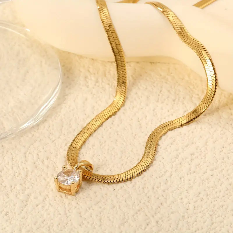 Elegante Halskette mit Strass-Anhänger in Gold