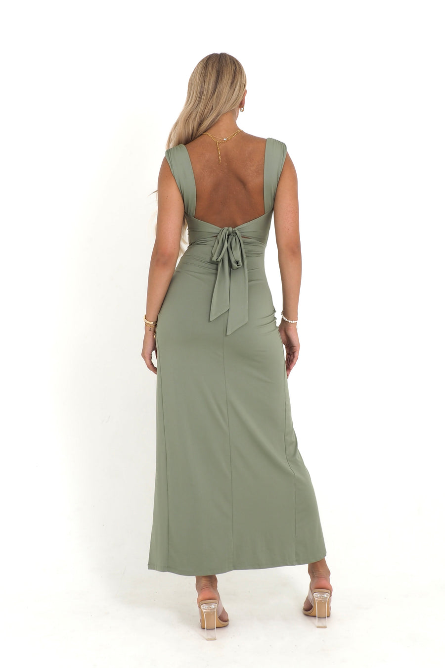 Rote enge Kleid mit Schlitz und Raffungen
