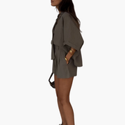 Zweiteiliges Set - Damenbluse und Shorts für Sommertage