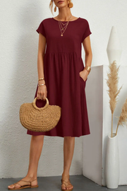 Meli - unifarbenes, lässiges kleid mit kurzen Ärmeln und rundhalsausschnitt