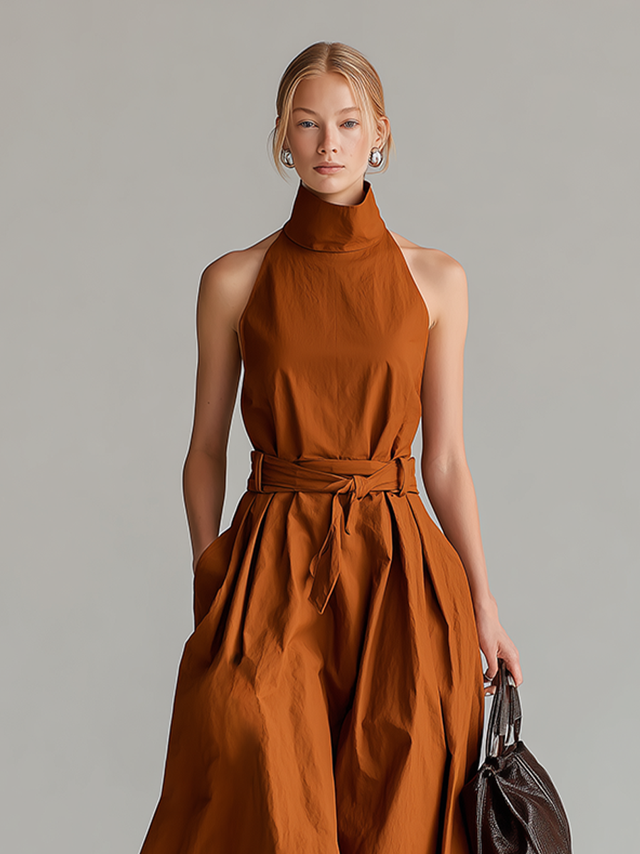 Neckholder-Kleid in Rostrot mit Bindegürtel