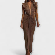 "Thea - Maxikleid mit tiefem V-Ausschnitt" could be rewritten as "Thea - Elegantes Maxikleid mit verführerischem V-Ausschnitt".