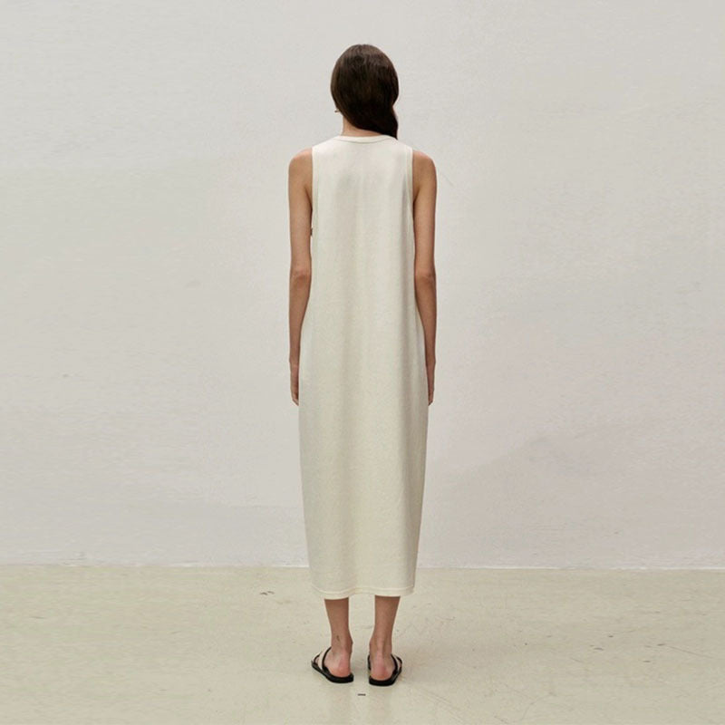 Alva- Damen Maxikleid mit modernen Details und V-Ausschnitt