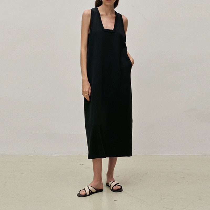 Alva- Damen Maxikleid mit modernen Details und V-Ausschnitt