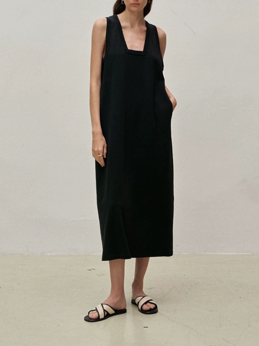 Alva- Damen Maxikleid mit modernen Details und V-Ausschnitt