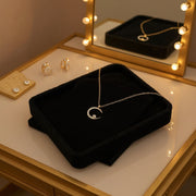 Yalessa – Elegante Halskette mit Mondmotiv