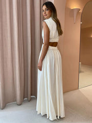 Ärmelloses Maxikleid mit Stehkragen und Taillen-Cut-Out
