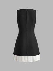 Zweifarbiges ärmelloses Plisseekleid – Kurz & Elegant