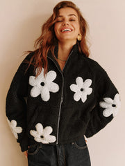 Teddyjacke mit Blumen - ideal für den Frühling 2025
