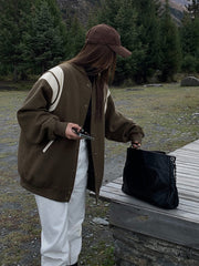 Molly | Lässige Varsity-Jacke im Retro-Stil mit gestreiften Ärmeldetails und gerippten Bündchen
