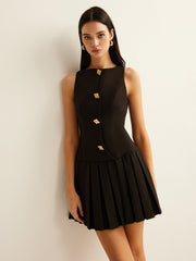Elegantes Ärmelloses Mini-Kleid mit Falten und Metallknöpfen