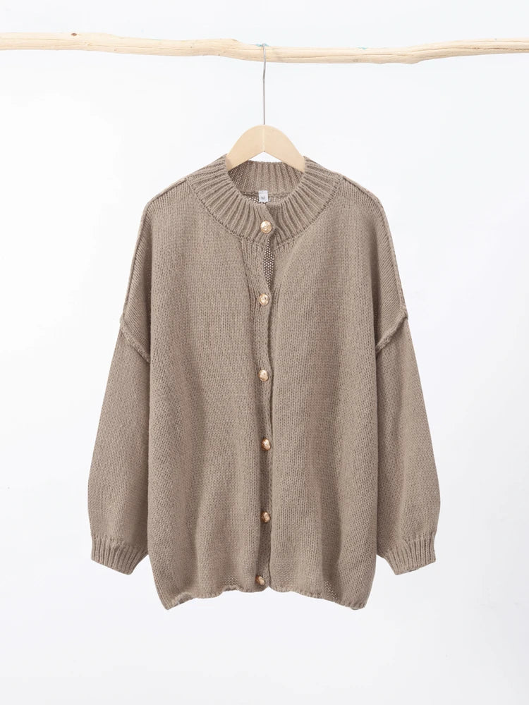 Bequeme Strickjacke mit Geripptem Ausschnitt