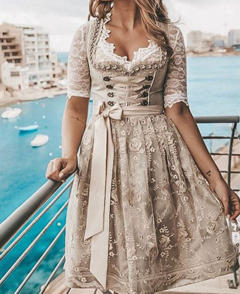 Elsa - Traditionelles deutsches Dirndlkleid mit Schnürmieder und Spitzenbluse