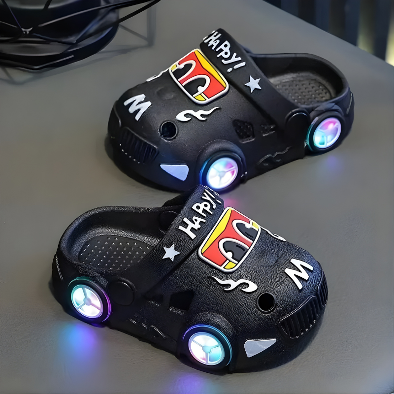 KidVroom - LED Autoslipper Für Kinder Mit Leuchtenden Rädern Und Riemen