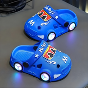 KidVroom - LED Autoslipper Für Kinder Mit Leuchtenden Rädern Und Riemen