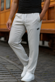 Stylische Trainingshose für Herren mit praktischen Taschen und moderner Passform