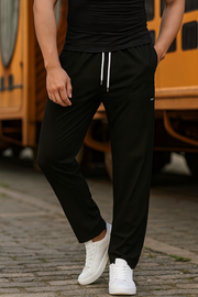 Stylische Trainingshose für Herren mit praktischen Taschen und moderner Passform