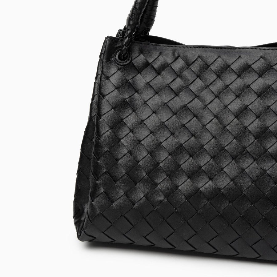 Valeria | Geflochtene schwarze Damenhandtasche aus veganem Leder mit Schulterriemen & goldenen Details