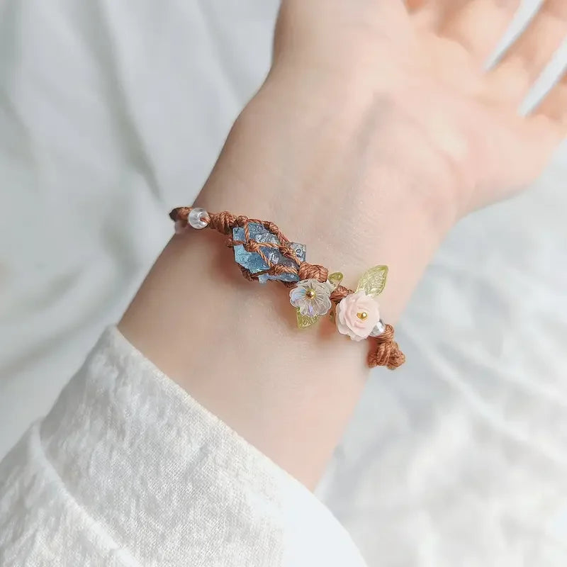 Yohana – Elegantes Armband mit Blumenmagie