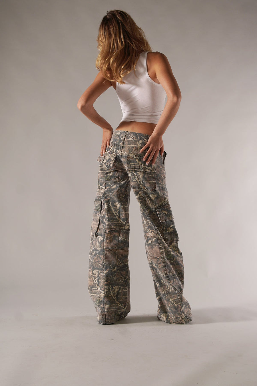 Wiola - Cargohose im Vintage-Tarnmuster | Trendy Jeans mit vielen Taschen
