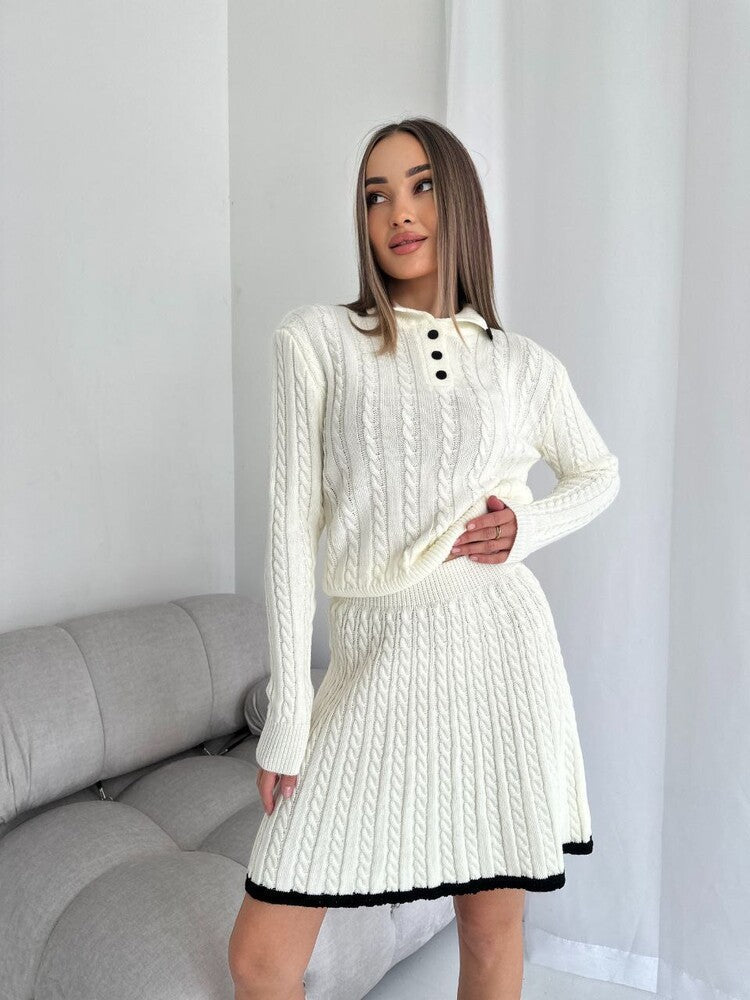 Damen Strickkleid mit Zopfmuster und hochgeschlossenem Kragen