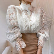 Damenbluse mit Blumenmuster und hohem Ausschnitt