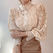 Damenbluse mit Blumenmuster und hohem Ausschnitt