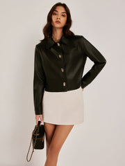 Kurze Damenjacke mit Metallknöpfen für einen eleganten Look