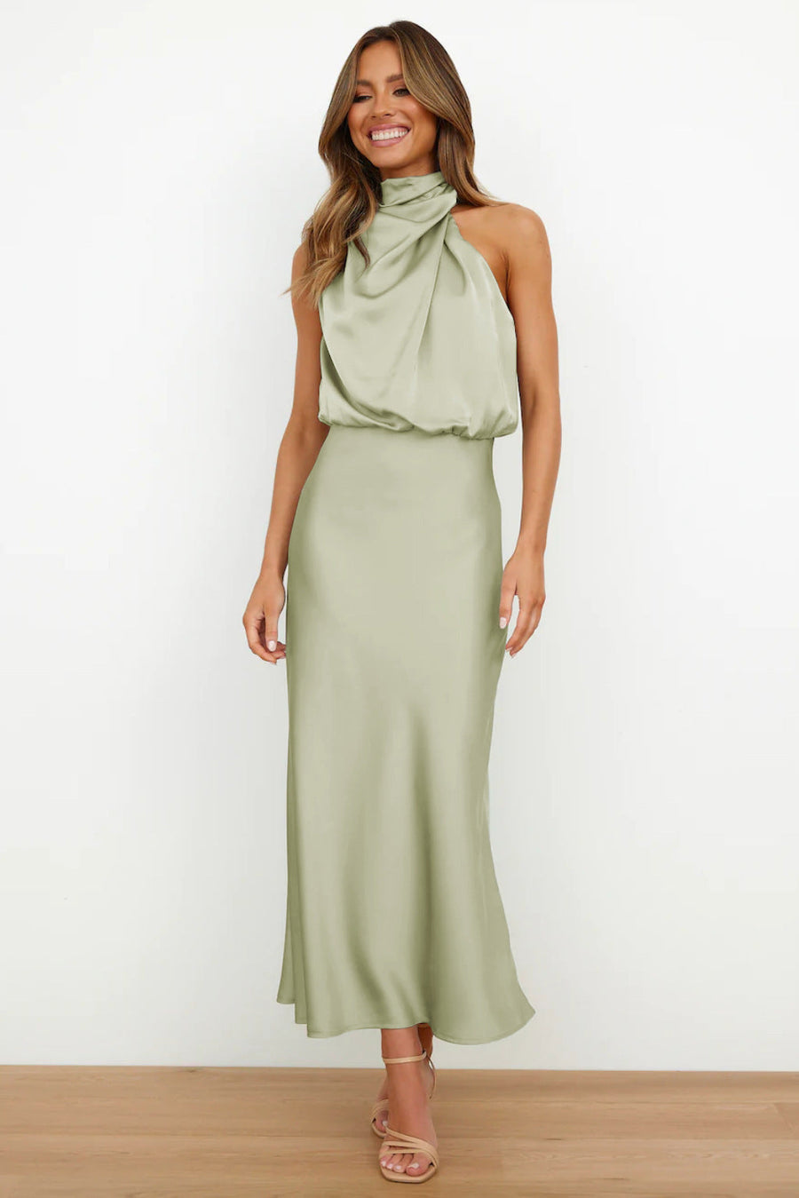 Justyna – Langes Kleid mit Neckholder-Ausschnitt