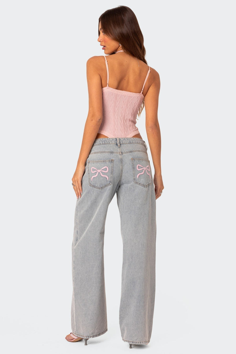 Verity | Hochbundjeans mit Schleifen-Detail in Signature-Design