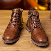 Elegante Lederstiefel mit seitlichem Reißverschluss